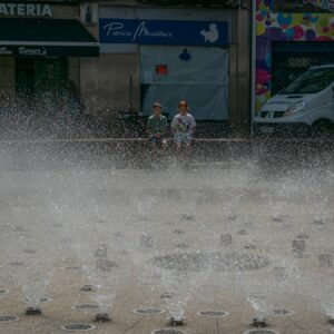 極端な気温が不登校にあたえる影響